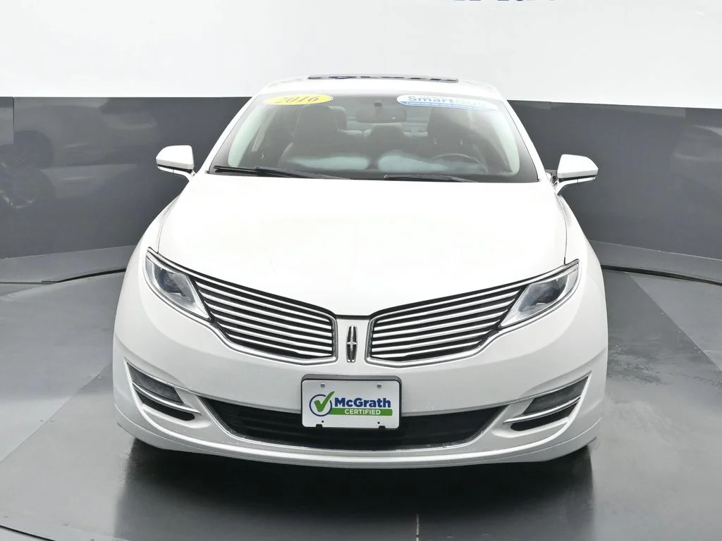 Used 2016 White Lincoln Base image 5