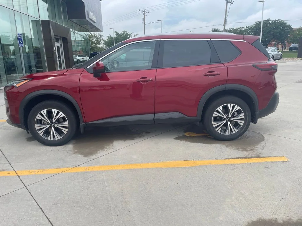 Used 2023 Red Nissan SV image 4
