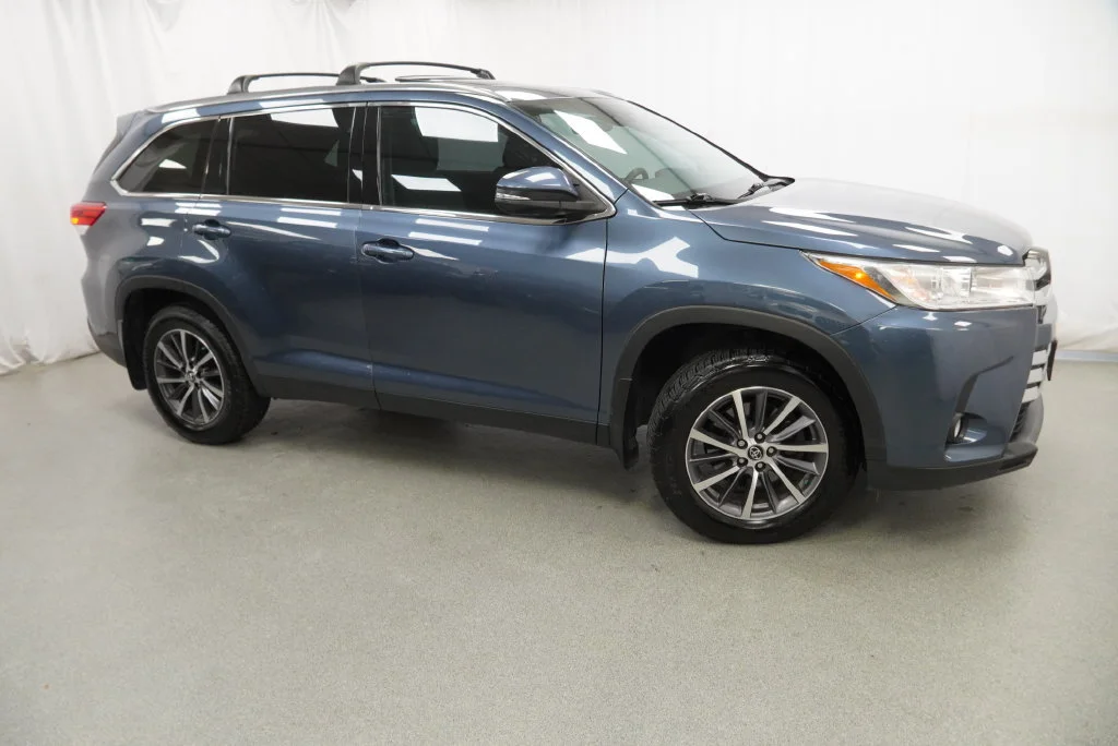 Used 2019 Blue Toyota XLE image 13