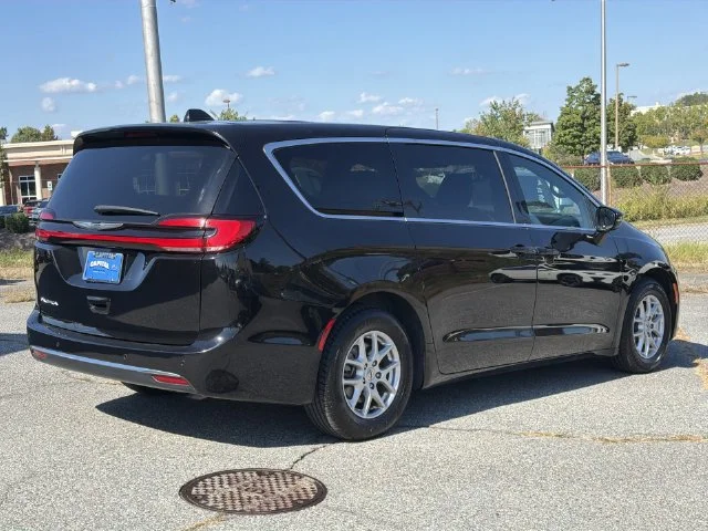 Used 2025 Black Chrysler Select image 13