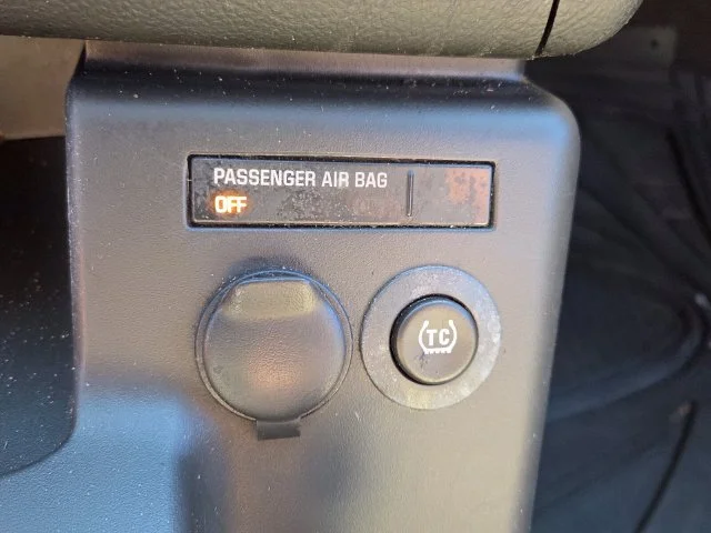 Used 2006 White Pontiac GT image 21