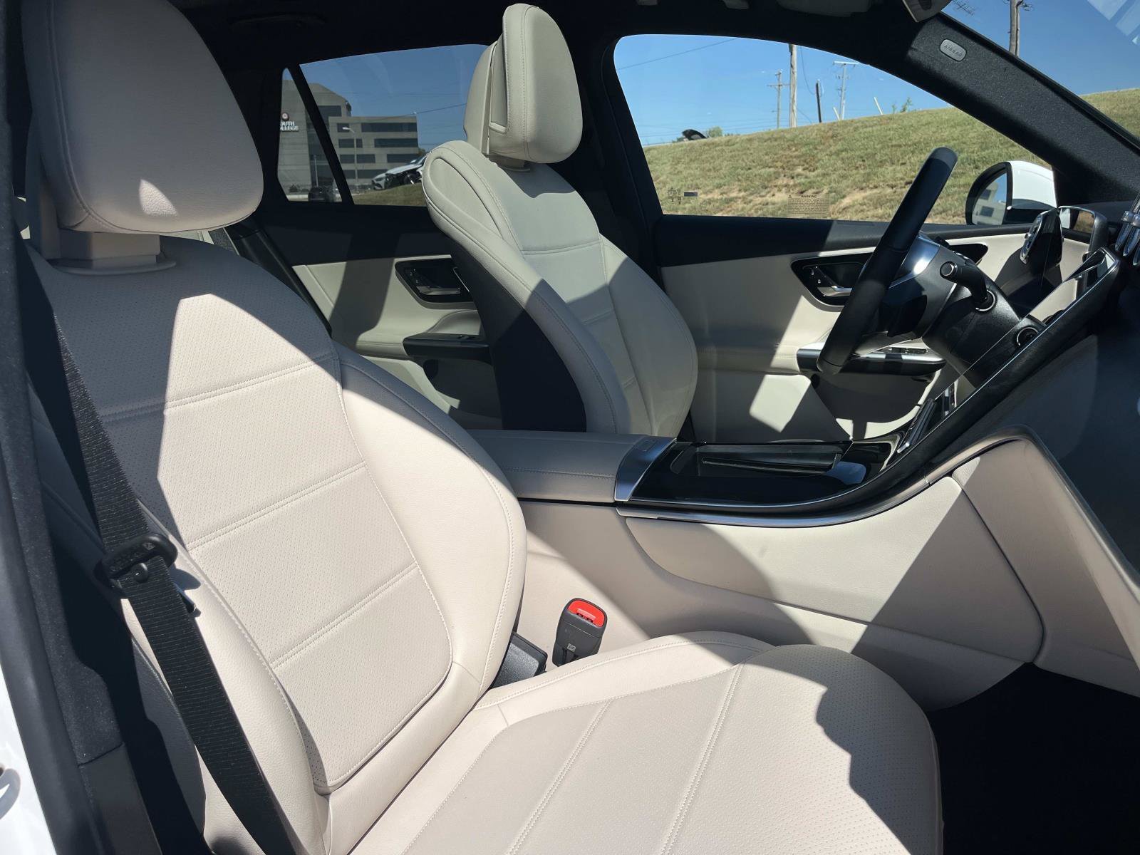 Used 2026 Polar White Mercedes-Benz GLC 300 image 22