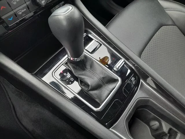 Used 2024 White Jeep Latitude image 24