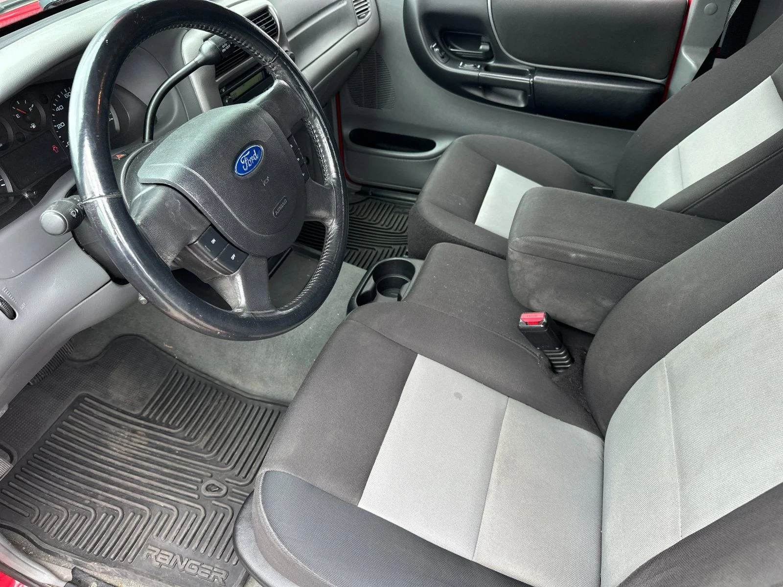 Used 2004 Red Ford XLT image 9