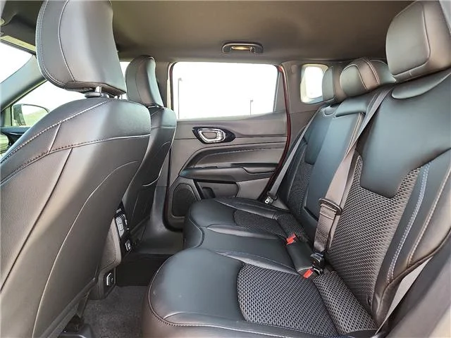 New 2026 PR6 Red Hot Pea Jeep LATITUDE ALTITUDE 4X4 image 9