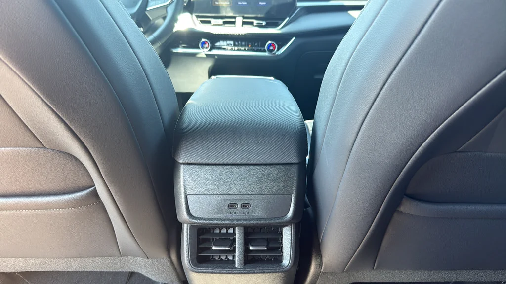 New 2027 Mosaic Black Metallic Chevrolet FWD LT image 37