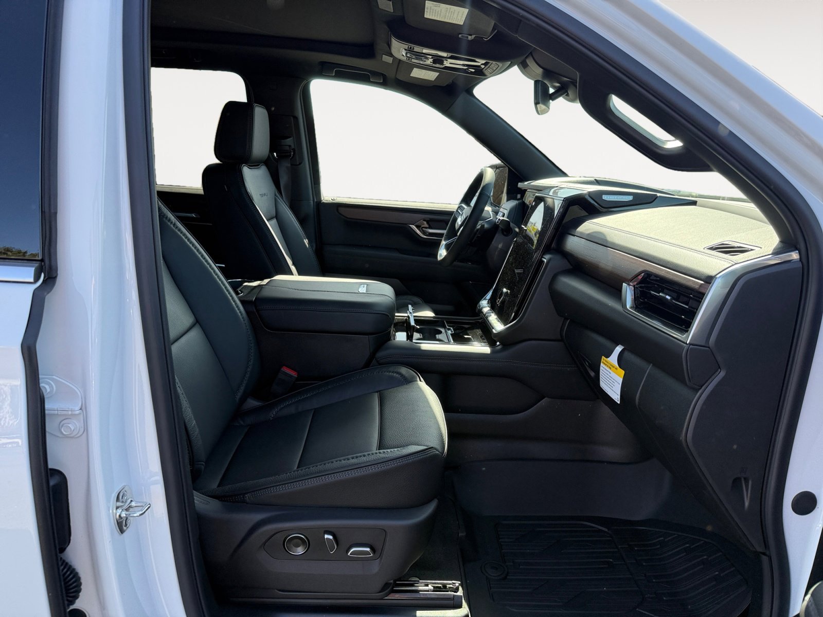 2026 GMC Yukon XL Denali - Photo 19