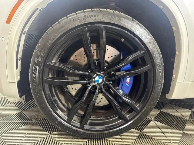 Used 2017 White Metallic BMW Base image 10