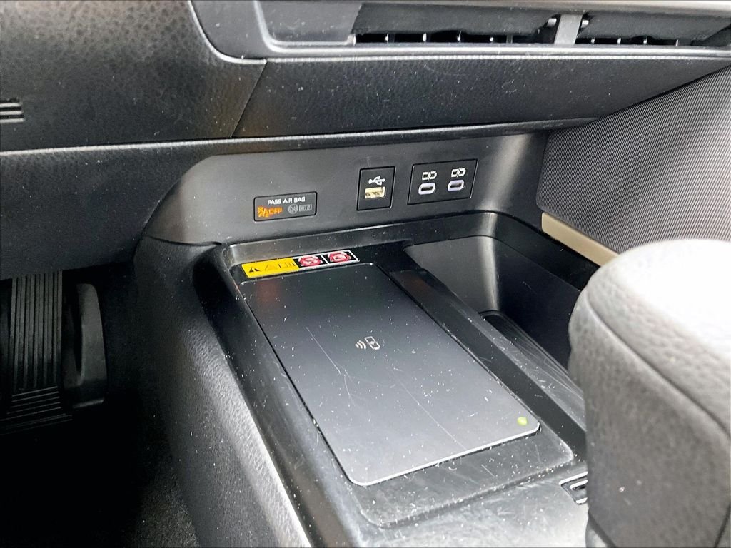 Used 2025 White Toyota LE image 27