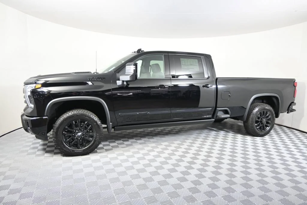 2026 Chevrolet Silverado 2500 HD High Country - Photo 2