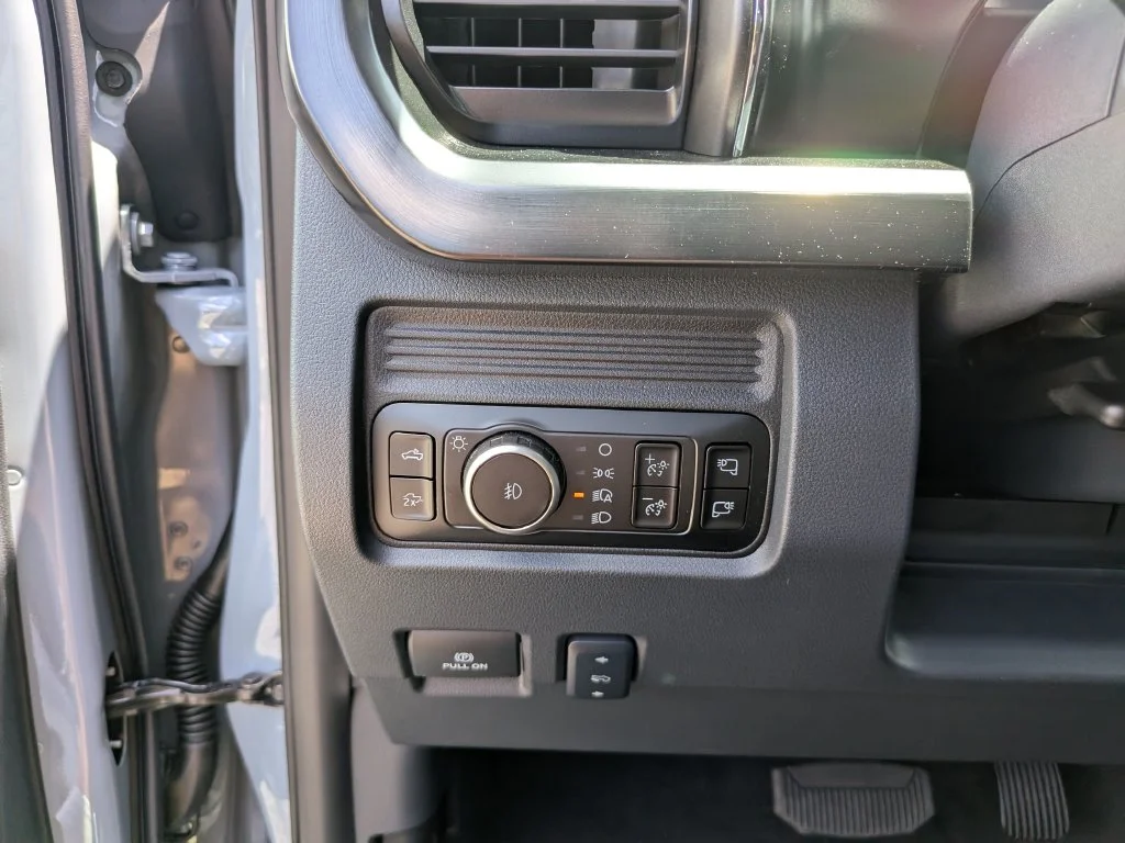 New 2026 Glacier Gray Metallic Tri-Coat Ford F-250® Lariat® image 30