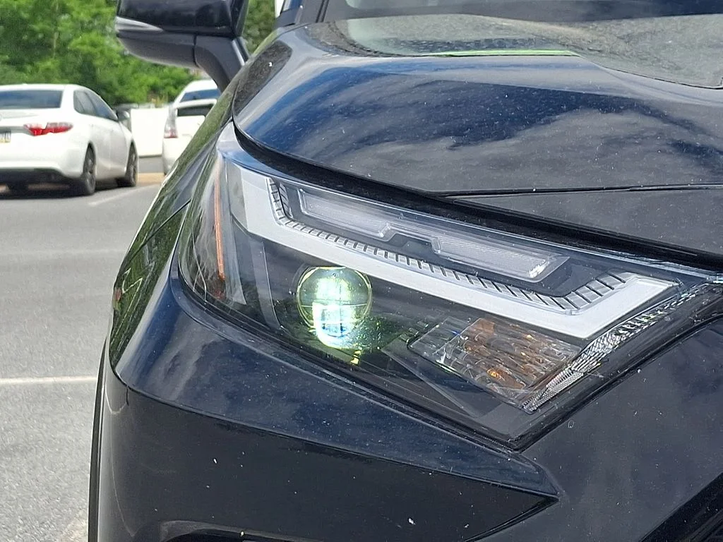 2025 Toyota RAV4 XLE - Photo 9