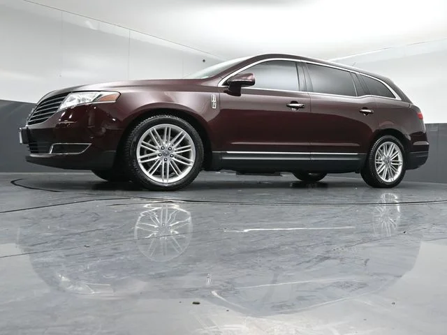Used 2019 Burgundy Velvet Metallic Tinted Clearcoat Lincoln Reserve image 41