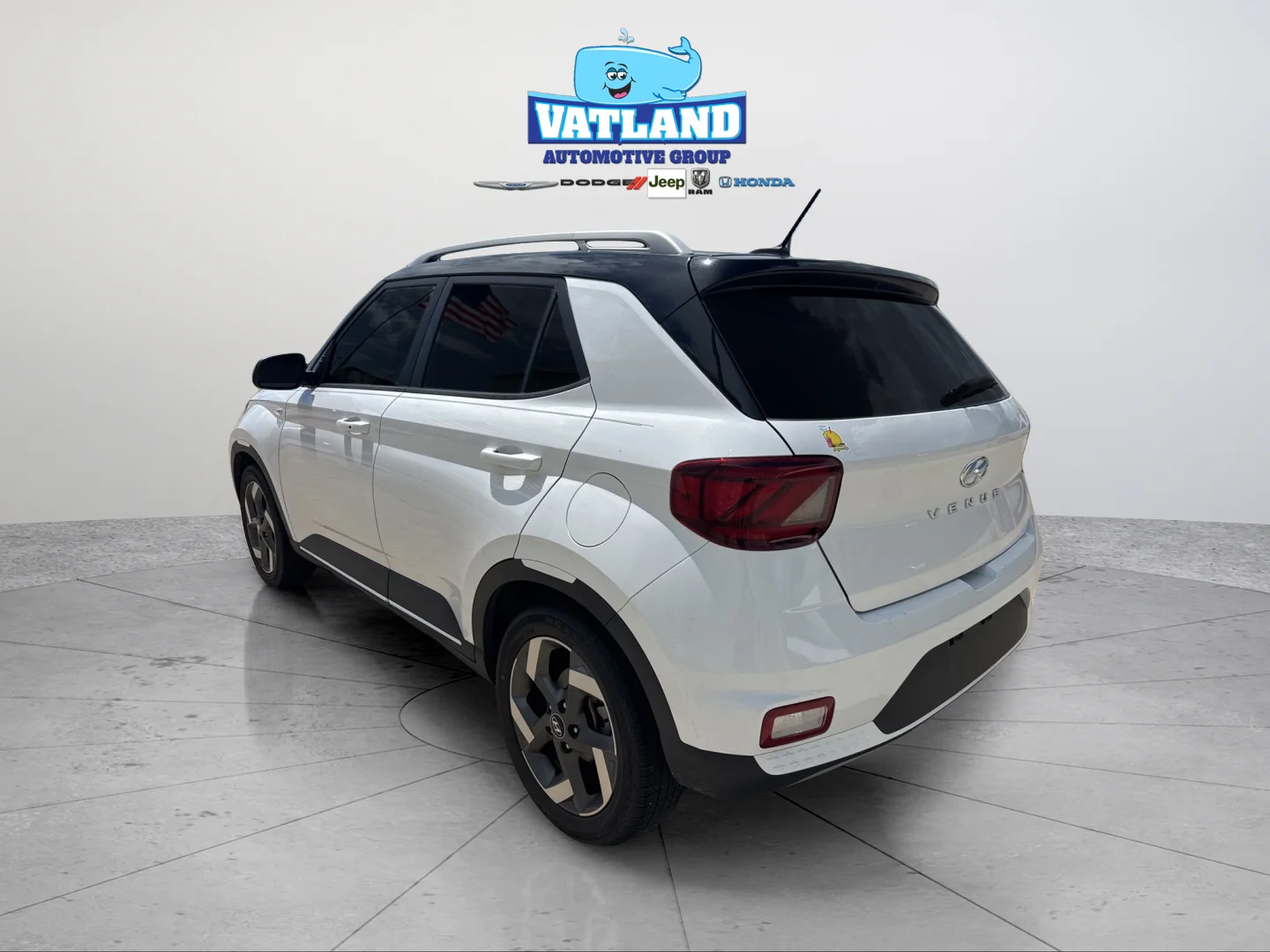 Used 2023 Ceramic White Hyundai Limited image 6