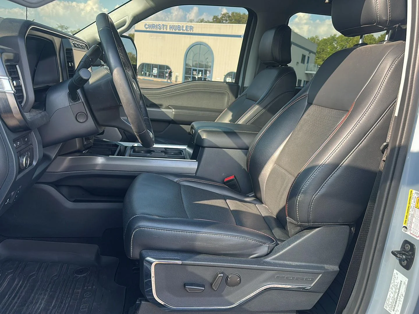 Used 2024 Glacier Gray Metallic Tri-Coat Ford Lariat image 12