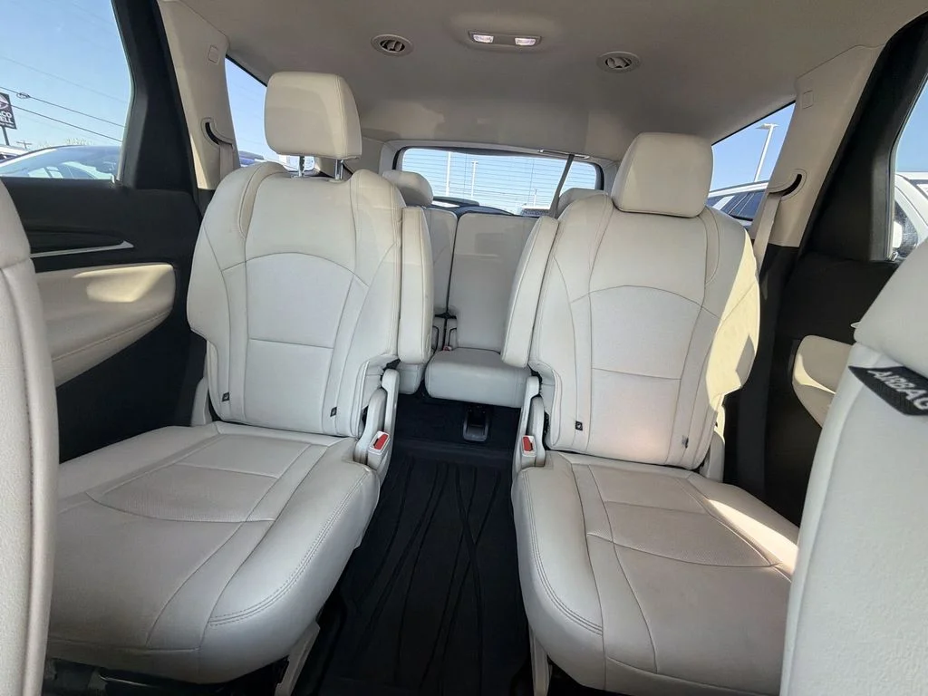 Used 2023 White Buick Essence image 13