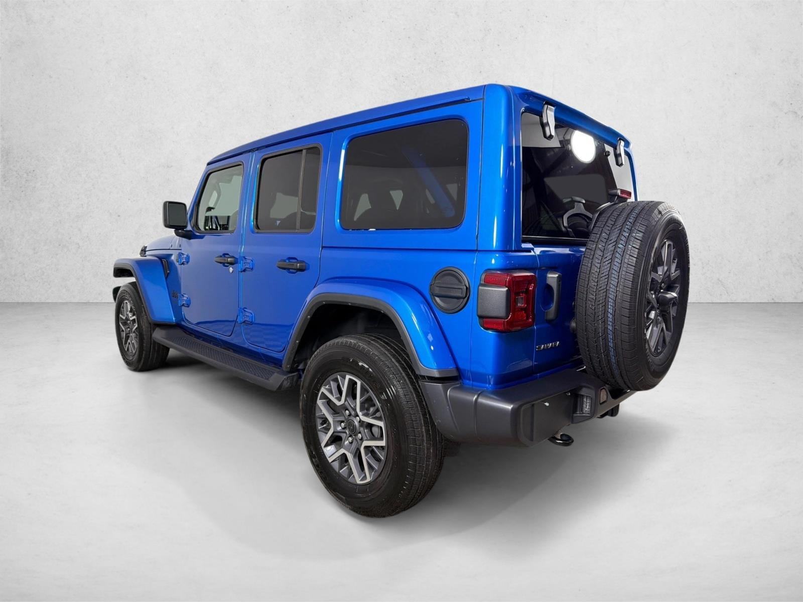 Used 2025 Hydro Blue Pearlcoat Jeep Sahara image 5