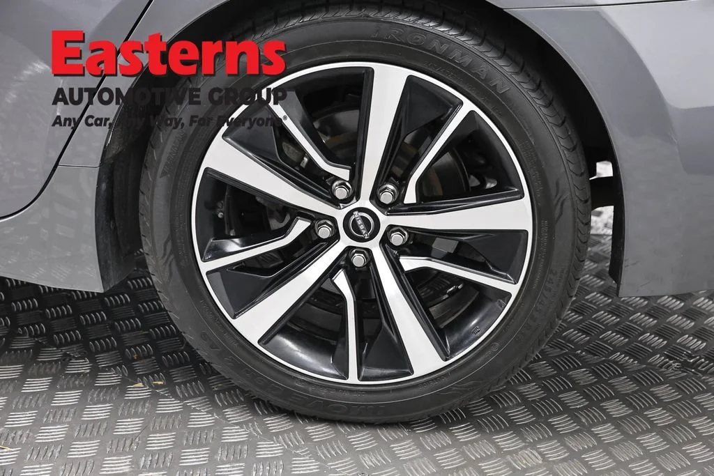 Used 2023 Gray Nissan SV image 34