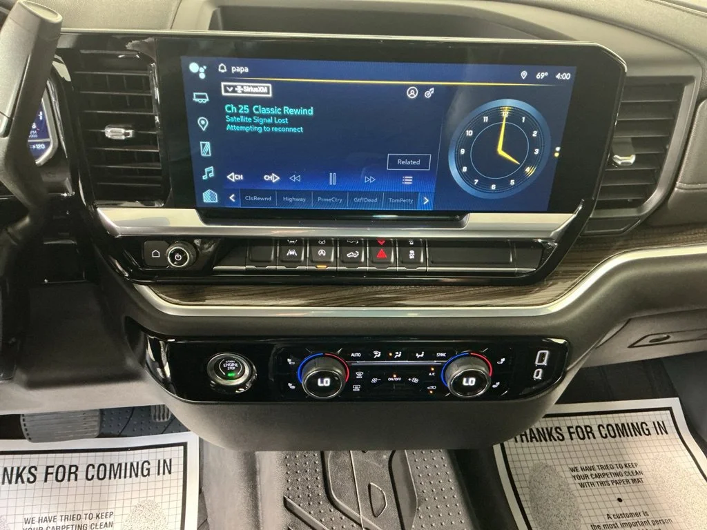 Used 2022 BLACK Chevrolet LT image 23