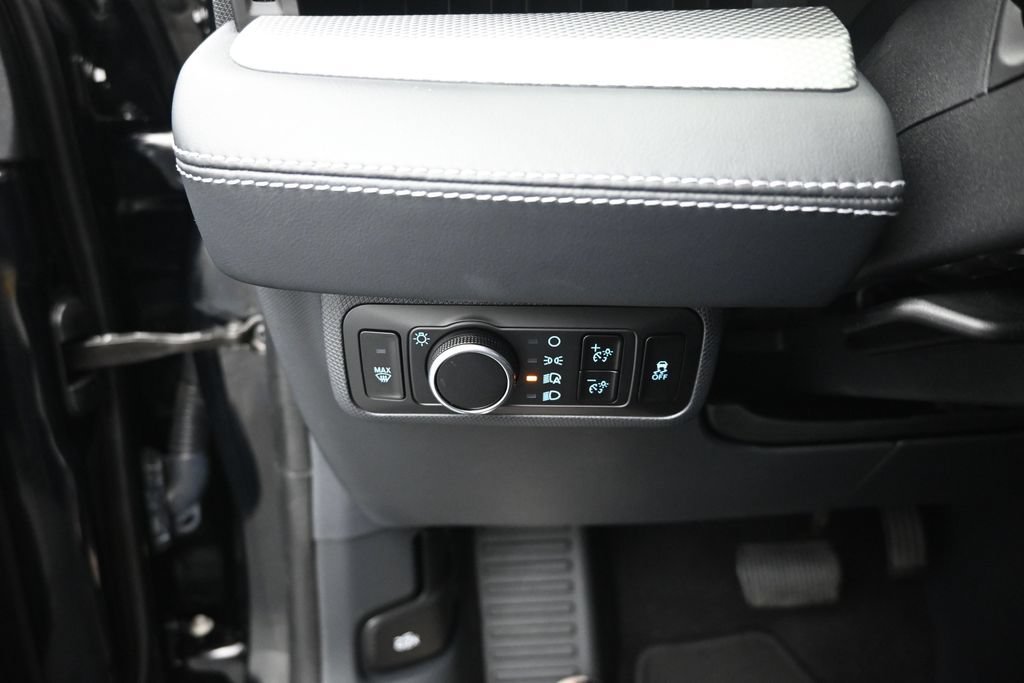 Certified Used 2023 Black Ford Select image 13