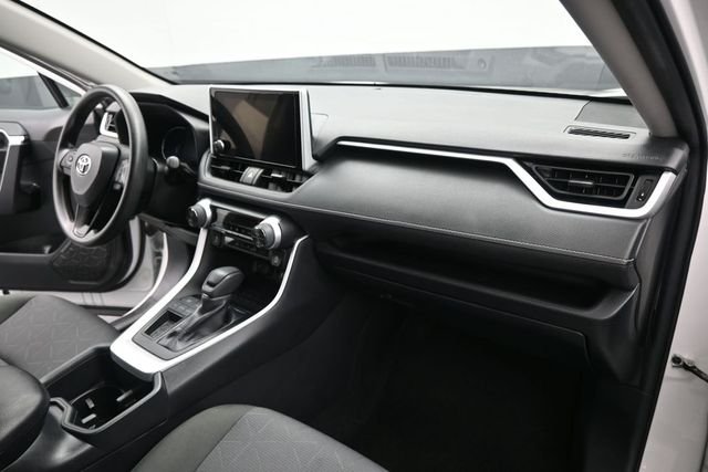 Used 2025 White Toyota XLE image 27