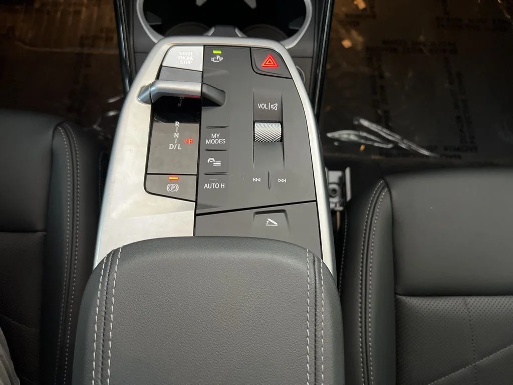 Used 2026 White BMW xDrive28i image 43