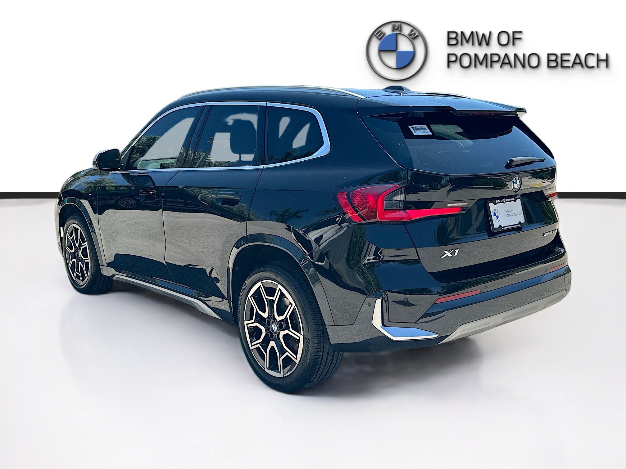 Used 2023 Jet Black BMW xDrive28i image 5