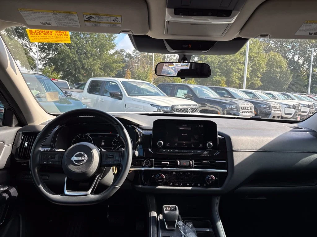 Used 2022 White Nissan SV image 9