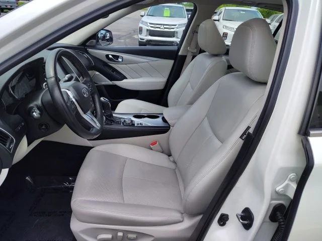 Used 2022 White INFINITI LUXE image 14
