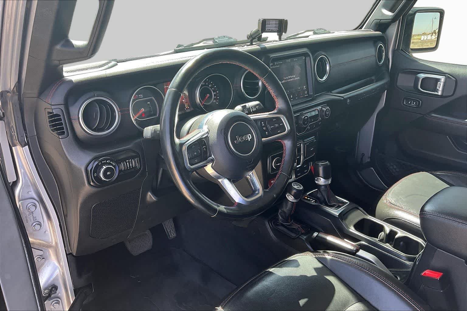 Used 2020 Billet Silver Metallic Clearcoat Jeep Recon image 16