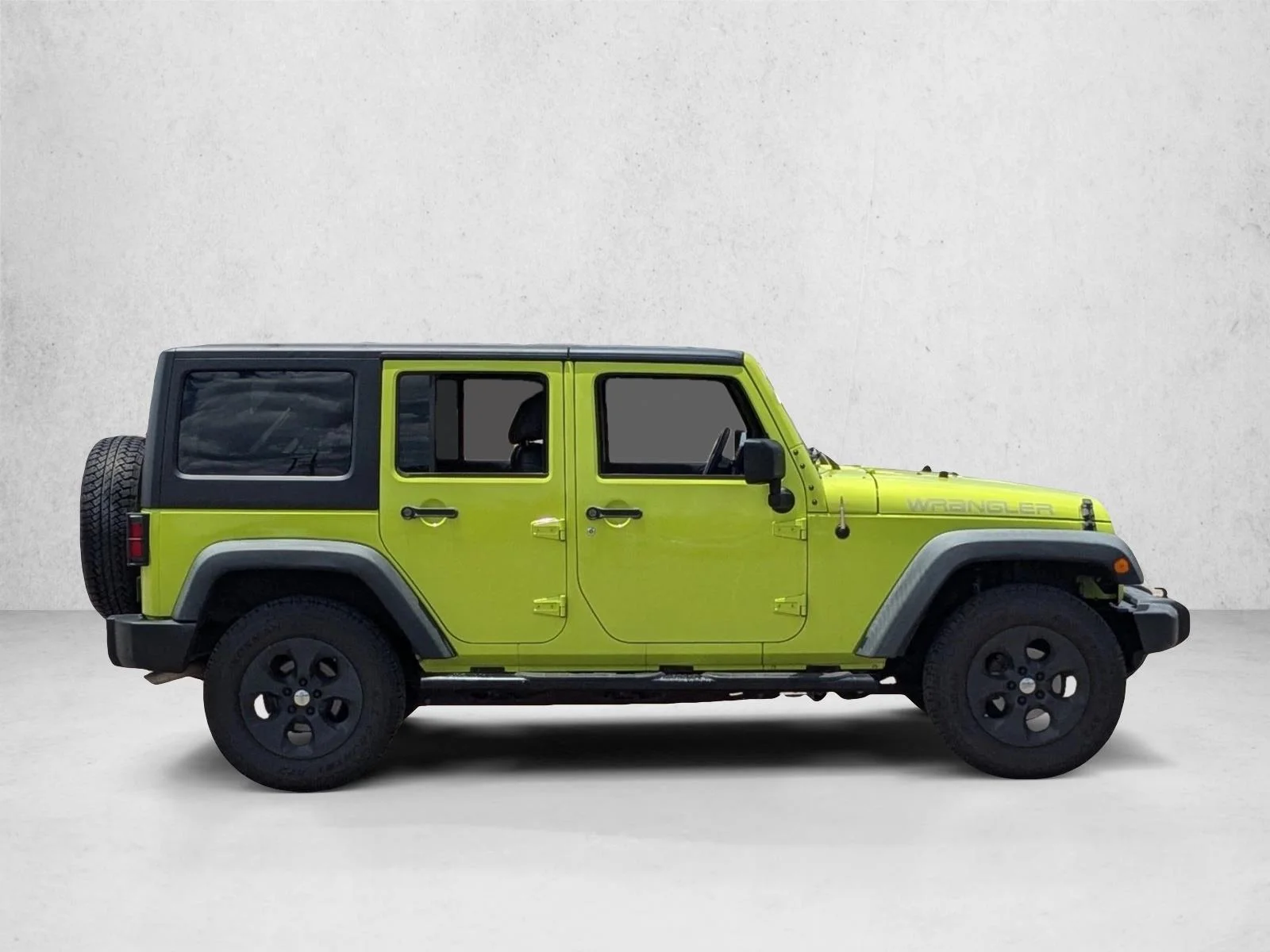 Used 2017 Hypergreen Clearcoat Jeep Sport image 4