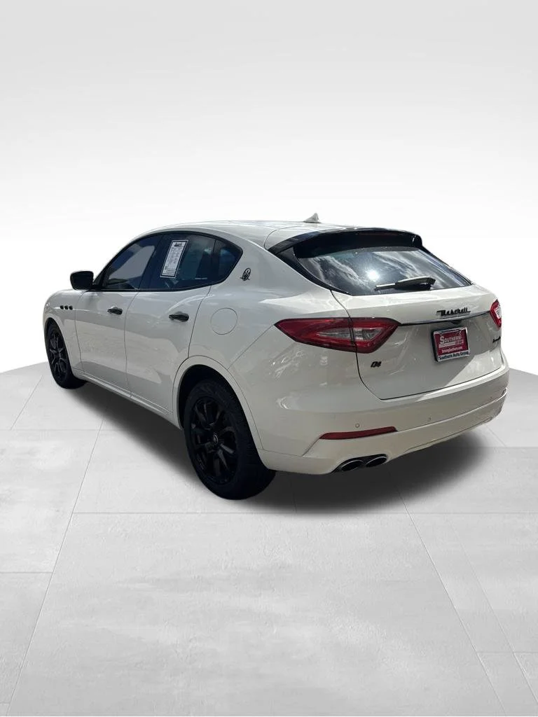 Used 2019 White Maserati Base image 5