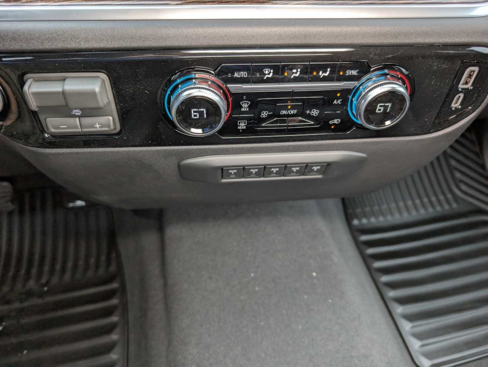 2026 GMC Sierra 3500HD SLE - Photo 28