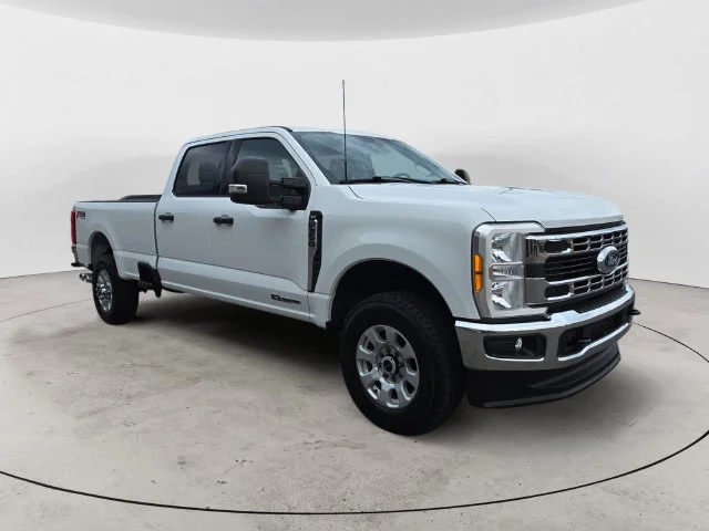 Certified Used 2023 Oxford White Ford XLT image 3