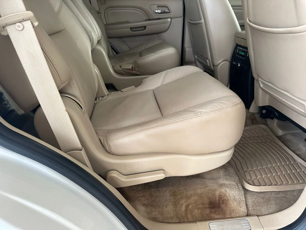 Used 2011 White Cadillac Premium image 31