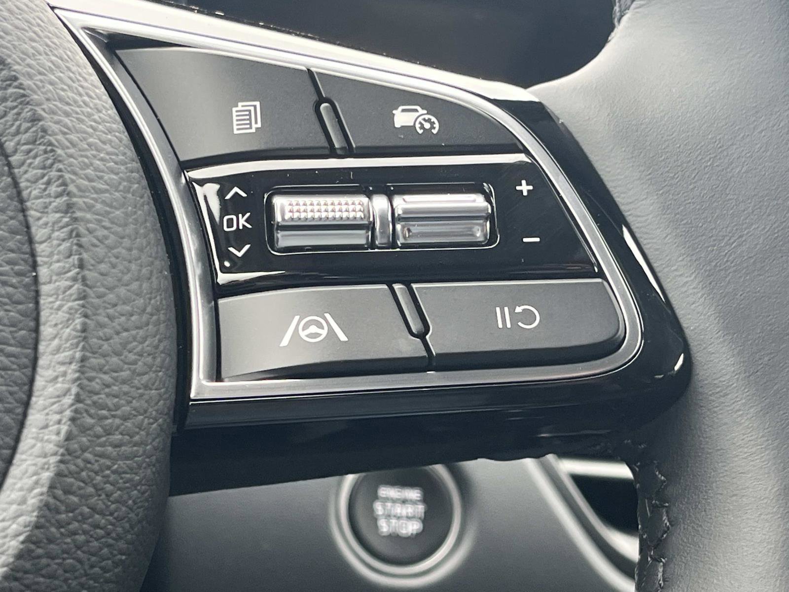 New 2026 Snow White Pearl Kia EX image 27