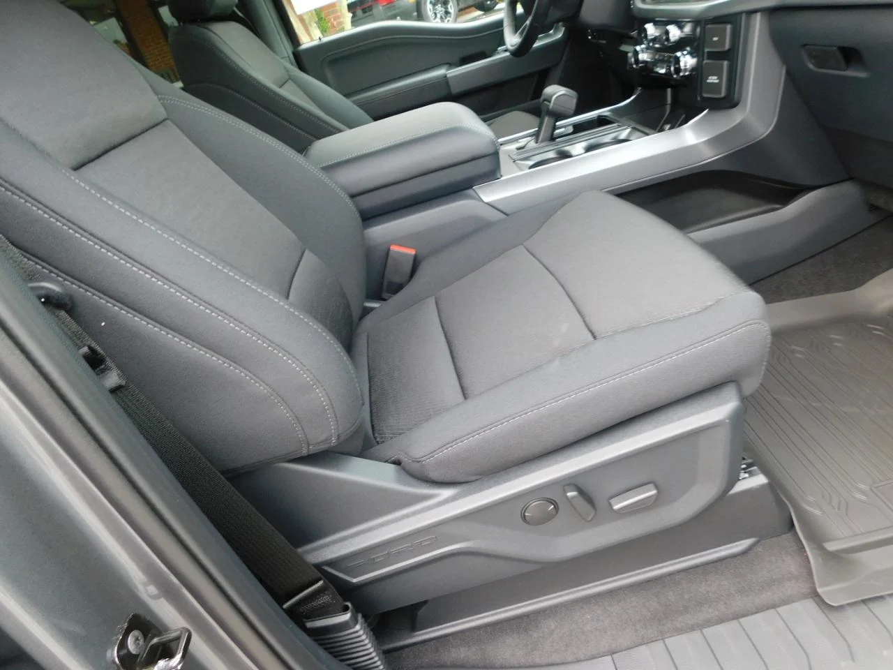 New 2026 Carbonized Gray Metallic Ford XLT image 22
