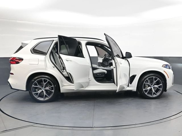 Used 2025 White BMW xDrive40i image 36