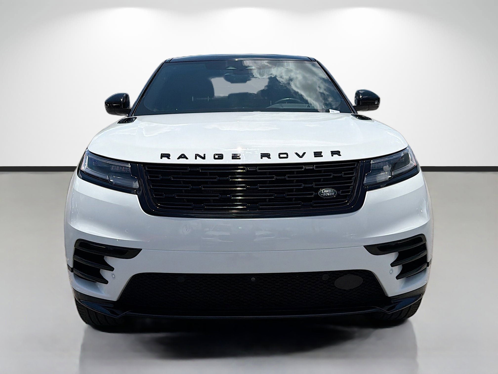 Certified Used 2024 Fuji White Land Rover Dynamic SE image 8