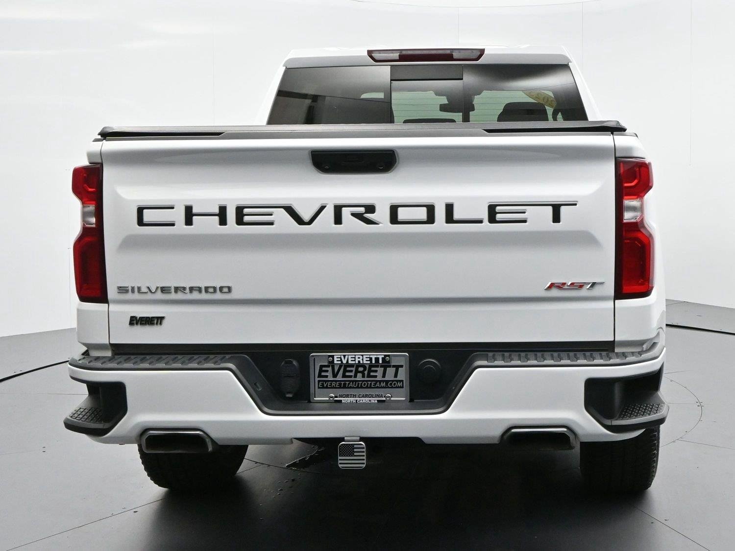 Used 2023 SUMMIT WHITE Chevrolet RST image 6