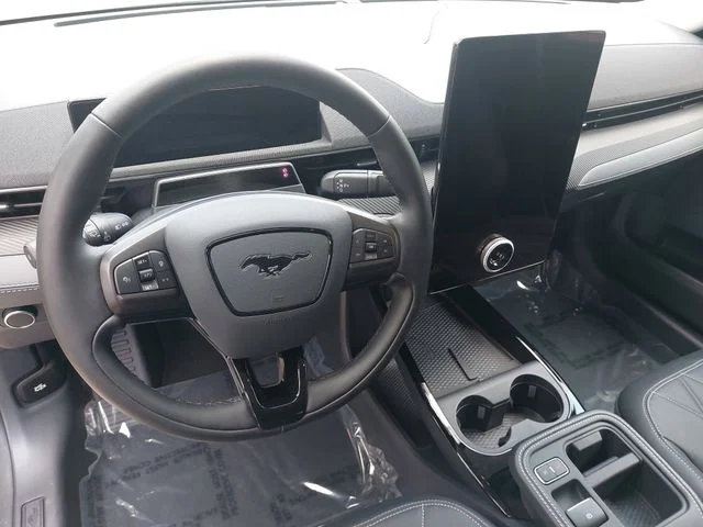 Used 2025 Beige Ford Select image 16