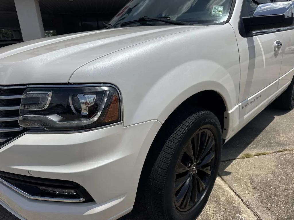Used 2017 White Lincoln Select image 5