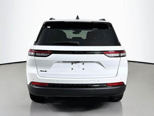 Used 2022 Bright White Clearcoat Jeep Altitude image 6