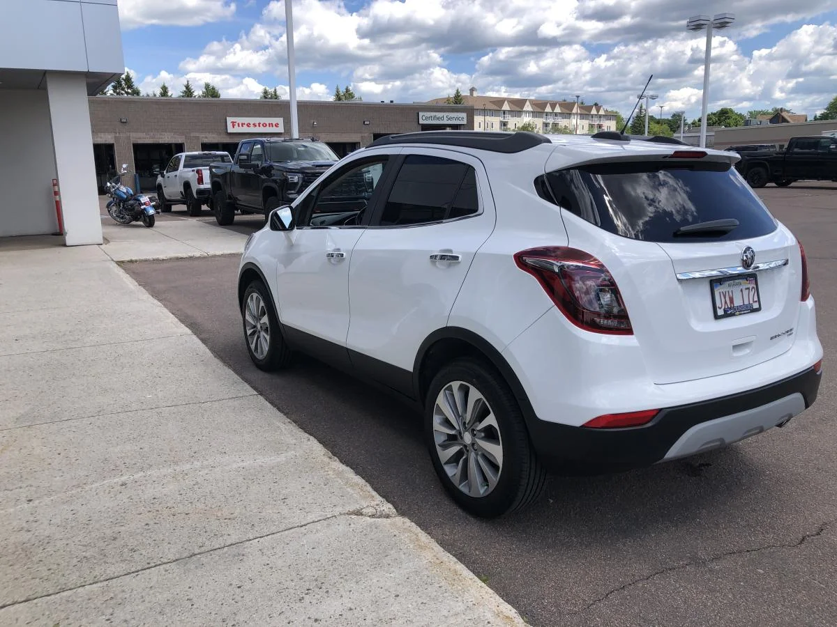 Used 2020 White Buick Awd 4dr Preferred image 5