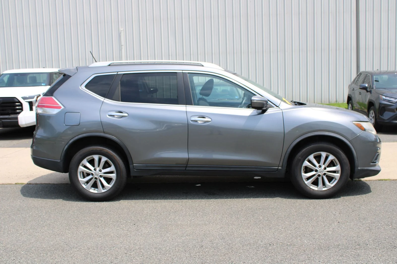 Used 2015 Gray Nissan SV image 4