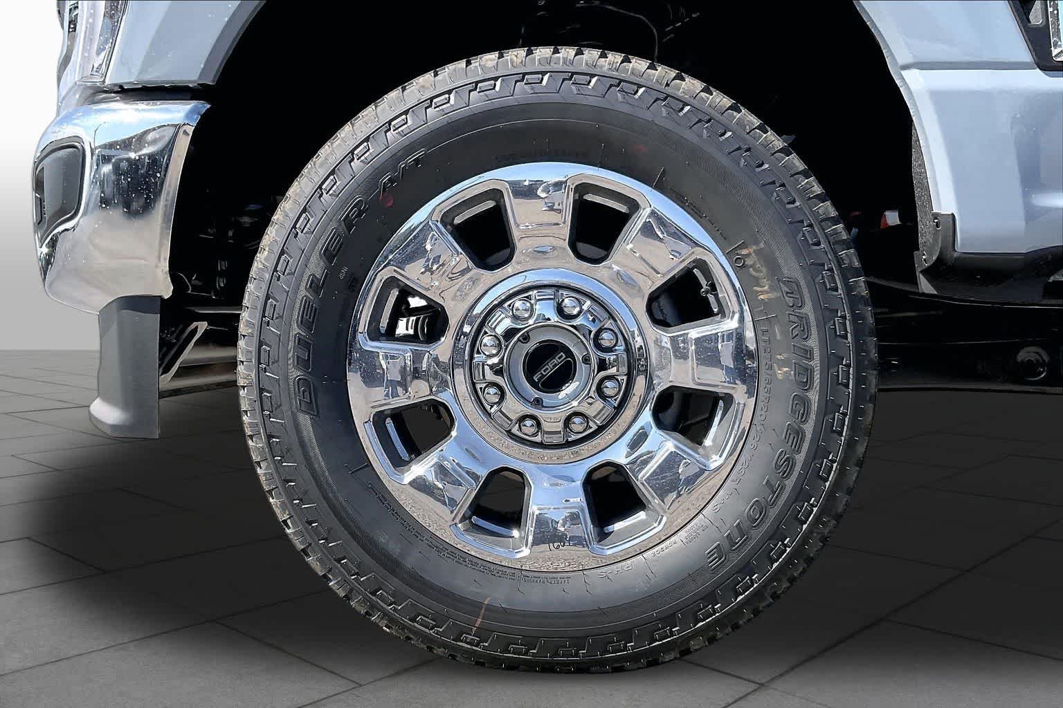 New 2026 Glacier Gray Metallic Tri-Coat Ford F-250® Lariat® image 8