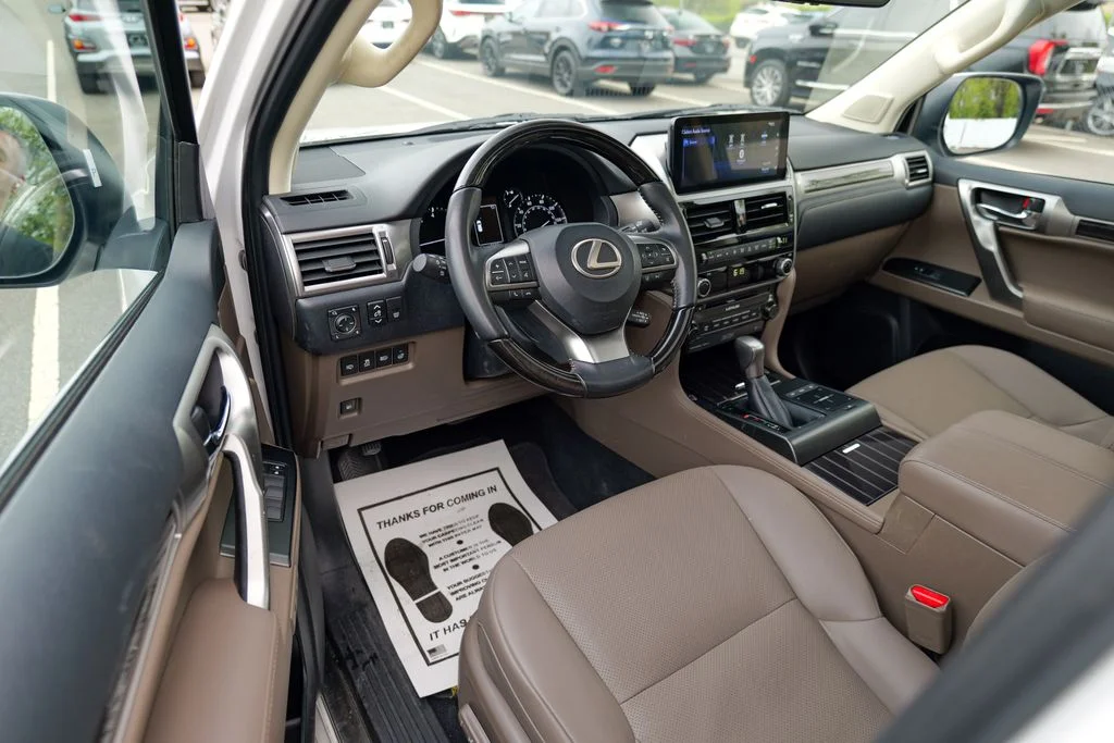 Used 2023 White Pearl Lexus 460 image 17
