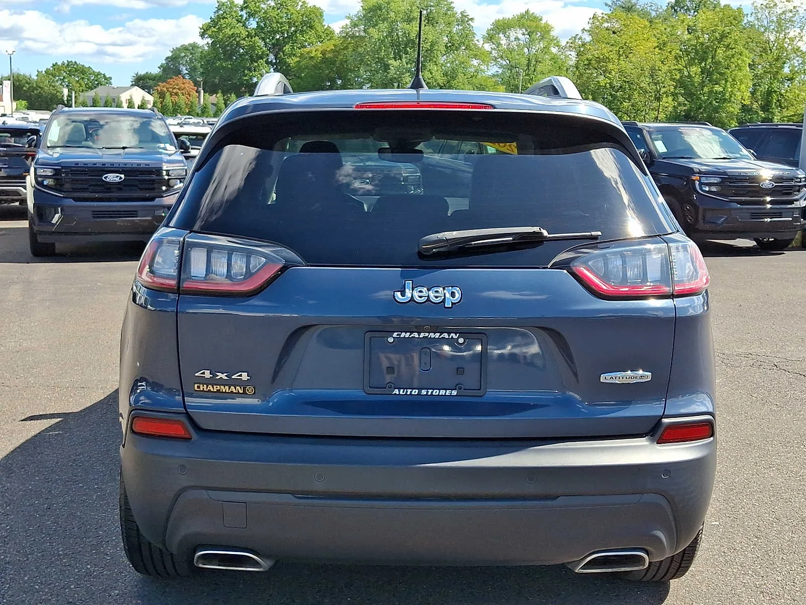 Used 2021 Slate Blue Pearlcoat Jeep Latitude Lux image 5