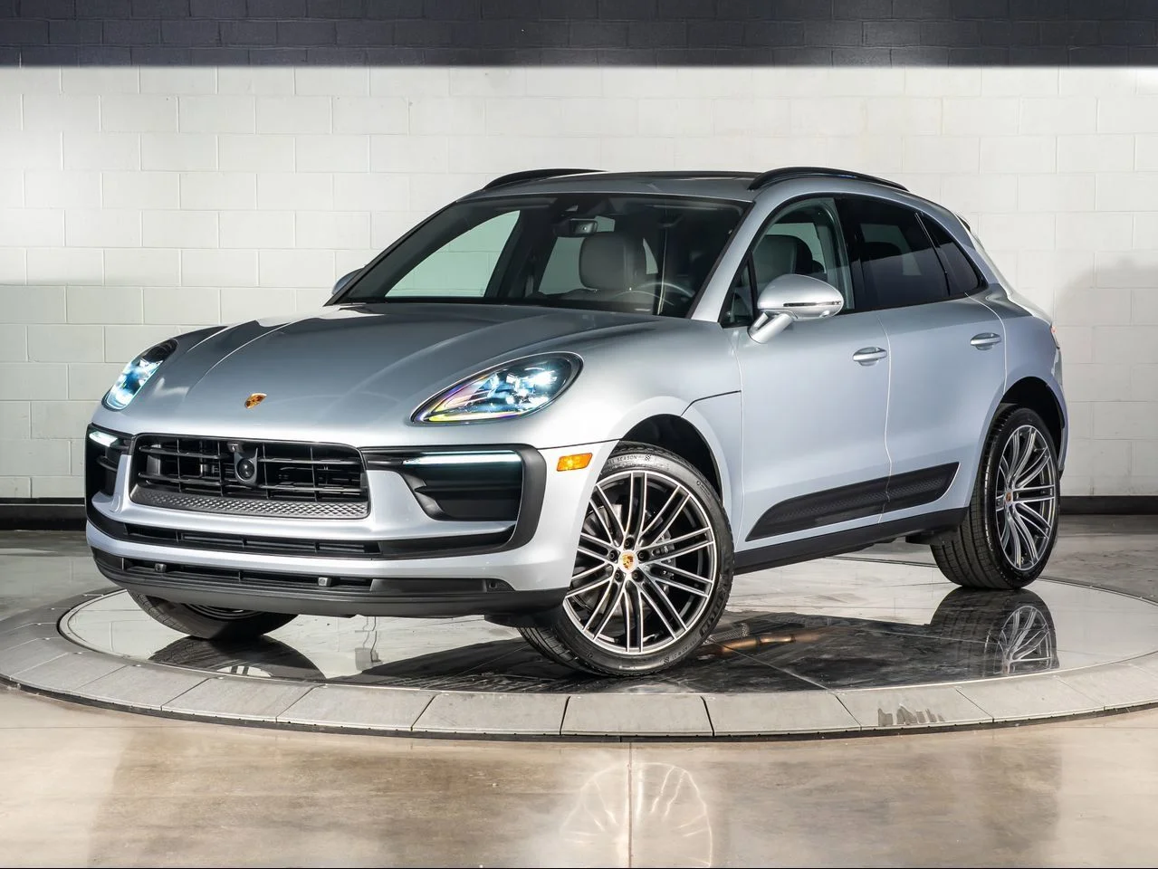2026 Porsche Macan -'s photo