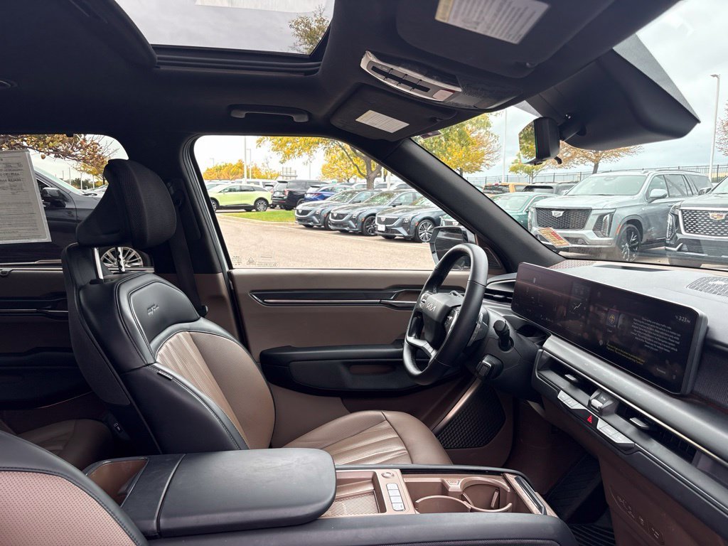Used 2024 White Kia GT-Line image 31